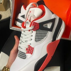 Air Jordan 4 fire red